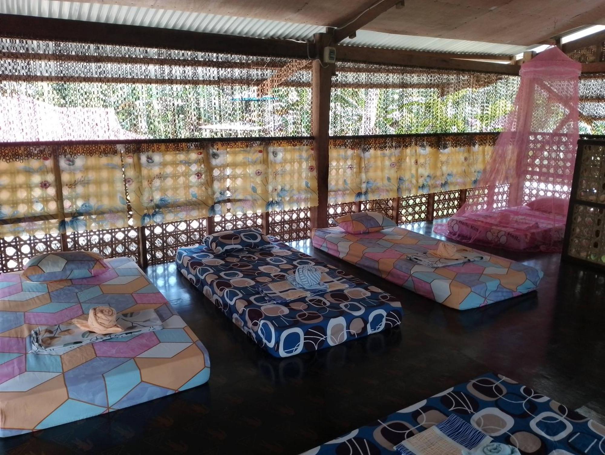 Lhoyjean Garden Hostel Batuan Ngoại thất bức ảnh
