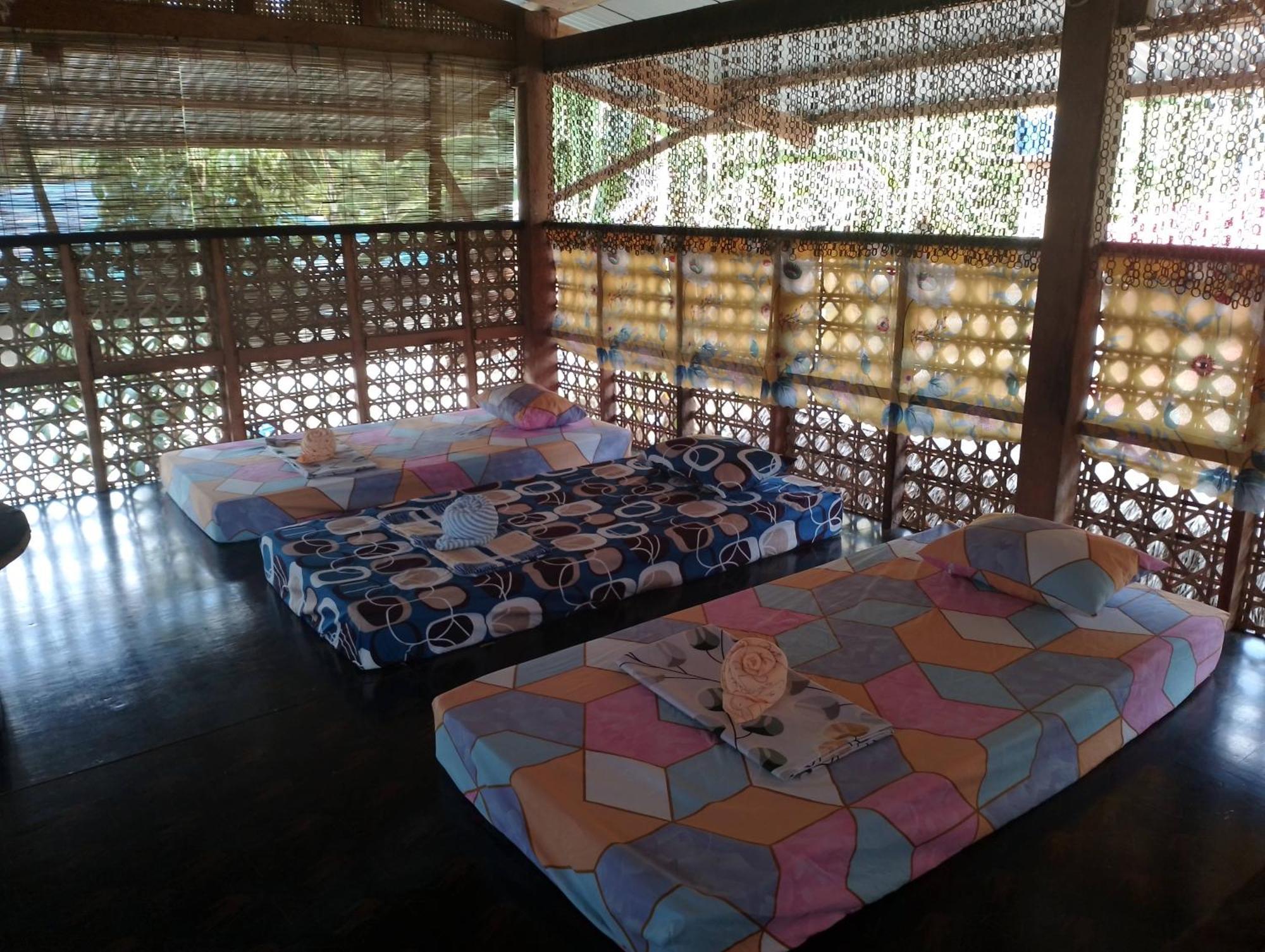 Lhoyjean Garden Hostel Batuan Ngoại thất bức ảnh