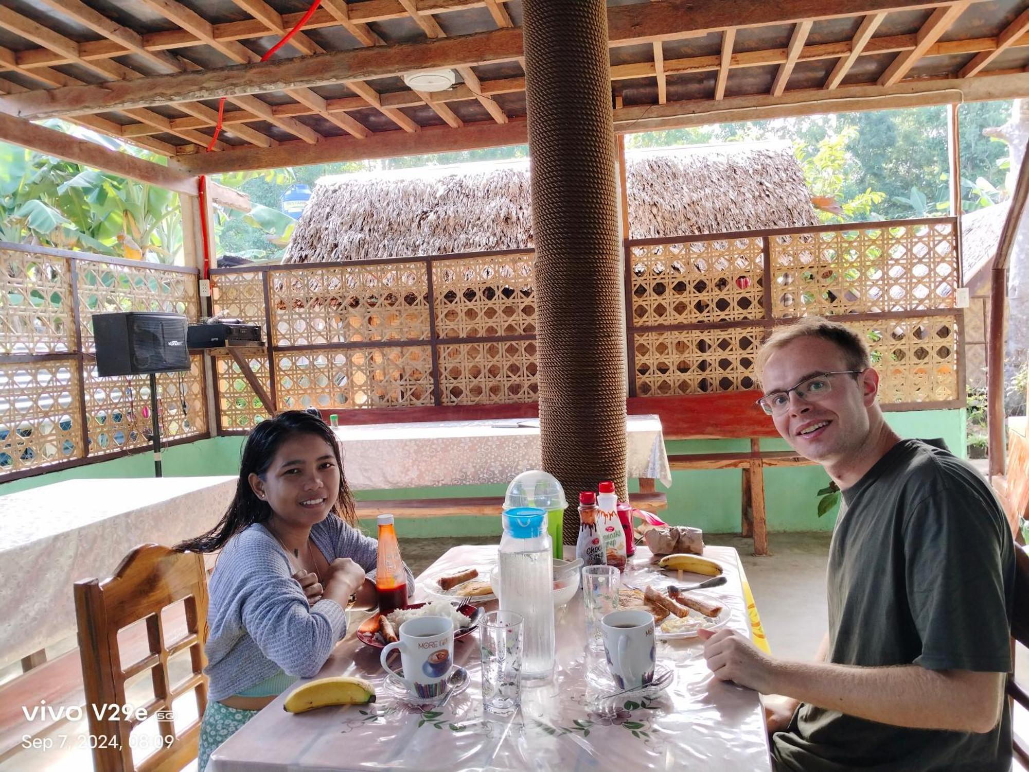 Lhoyjean Garden Hostel Batuan Ngoại thất bức ảnh