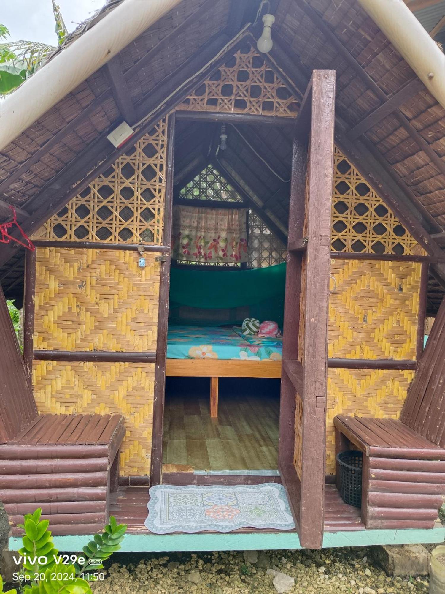 Lhoyjean Garden Hostel Batuan Ngoại thất bức ảnh