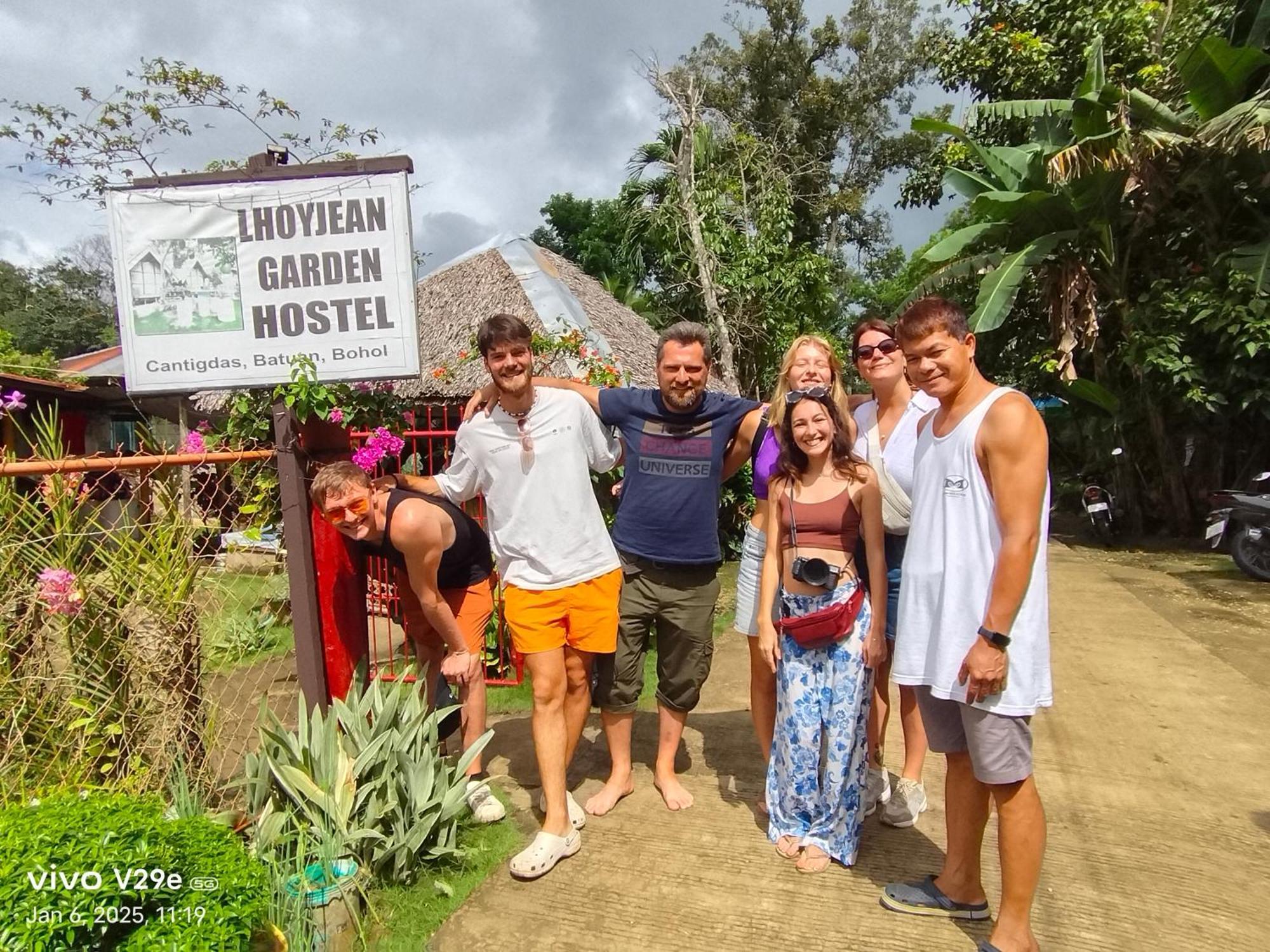 Lhoyjean Garden Hostel Batuan Ngoại thất bức ảnh