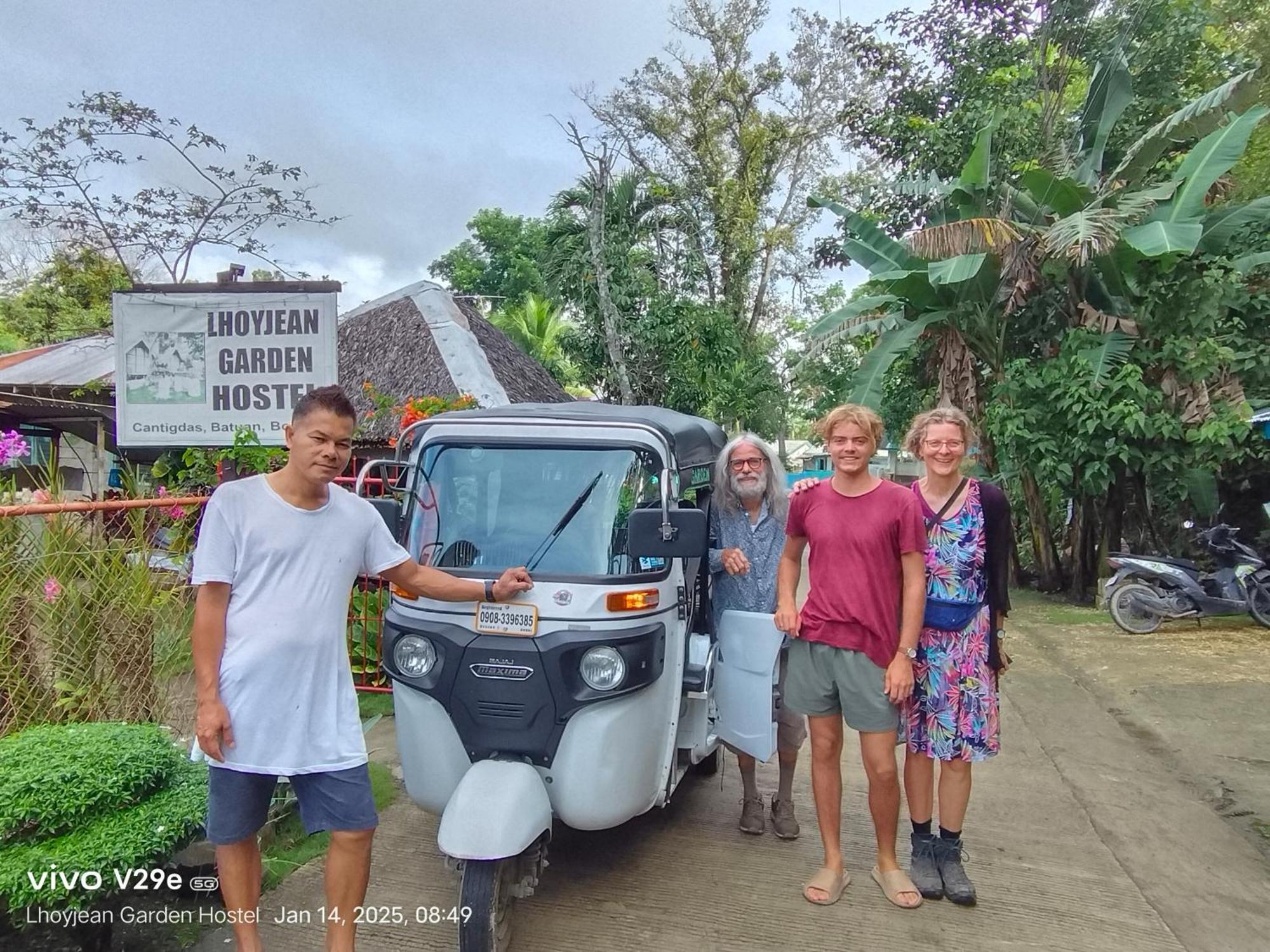 Lhoyjean Garden Hostel Batuan Ngoại thất bức ảnh